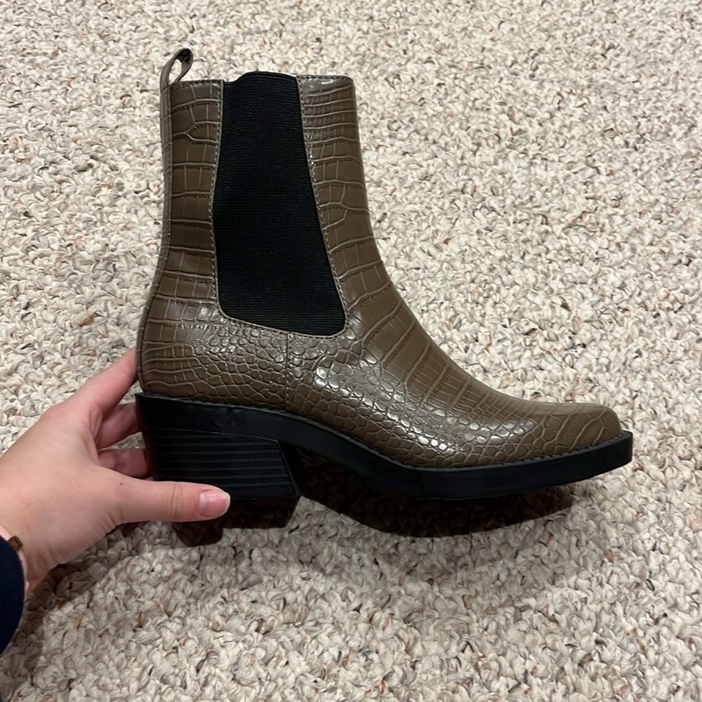 Open Edit Ayla Chelsea Boot Croc Pattern Green Sz… - image 5